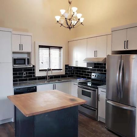 Calgary-Banff House Close Lrt&Dt&Free Parking Apartment Екстериор снимка